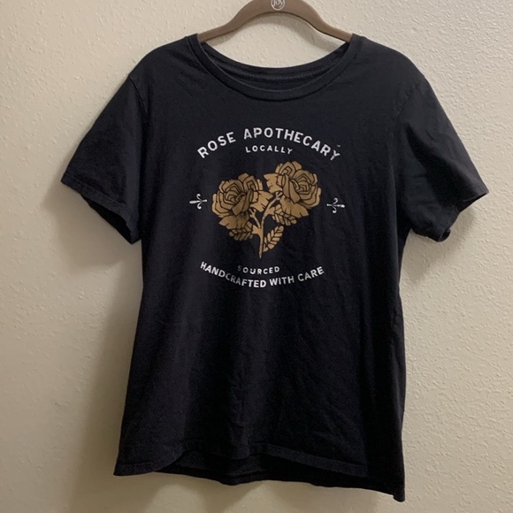 Schittt’s Creek Rose Apothecary Locally Sourced Handcrafted With Care Size Large - Picture 1 of 4